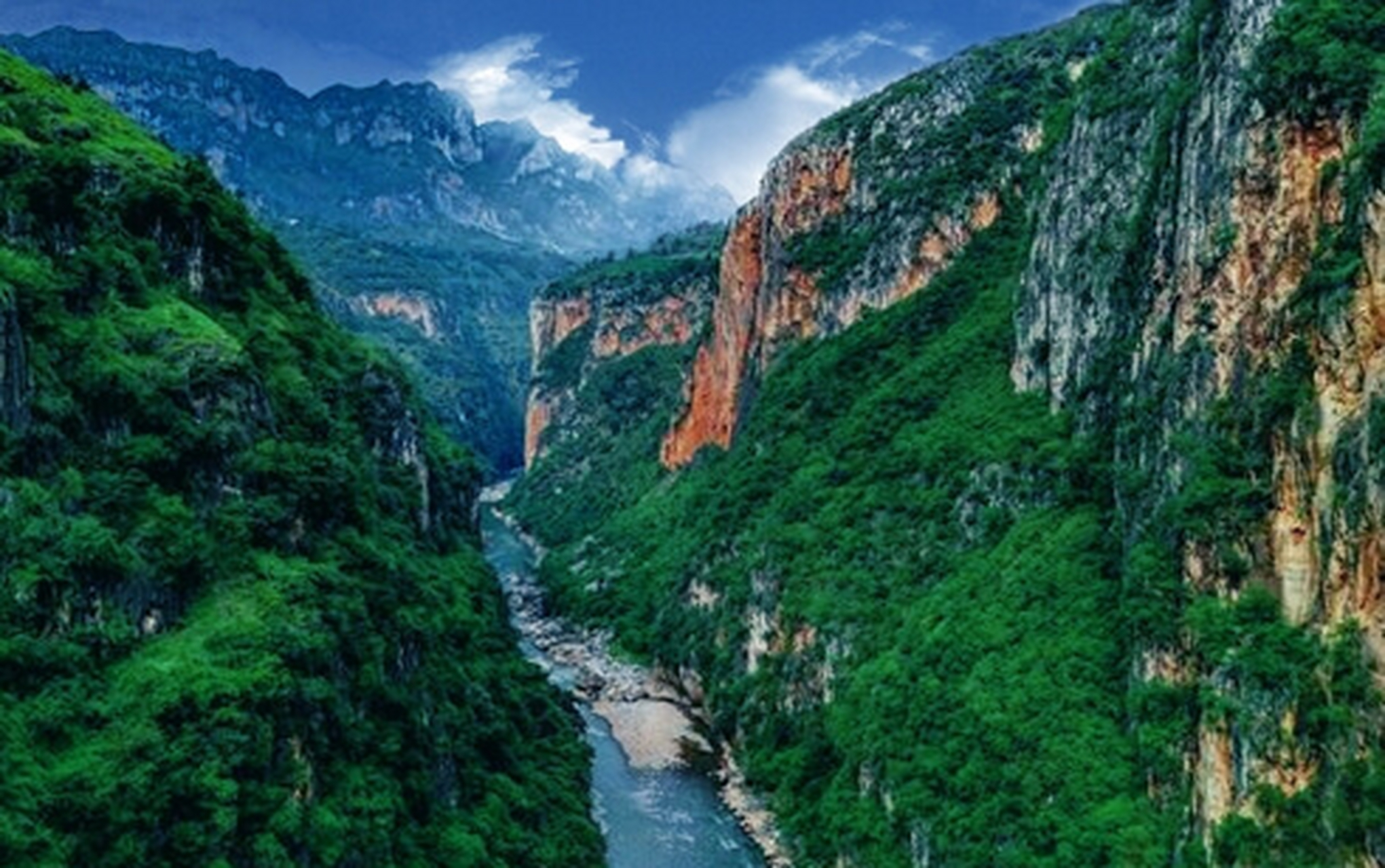 而在这其中,北盘江大峡谷,更是一处让人赞叹不已的景点.