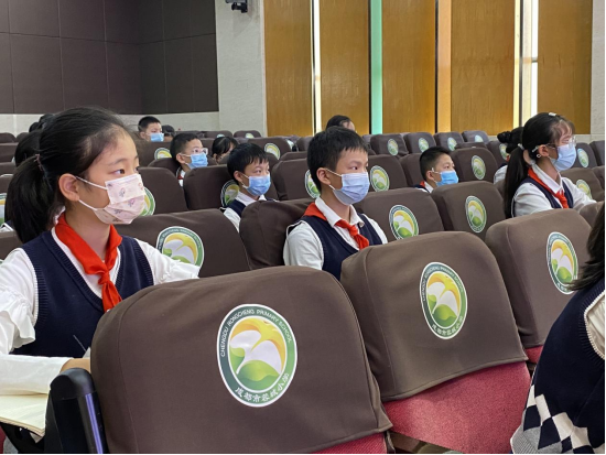 喜迎国庆礼赞祖国 成都蓉城小学举行蓉·光讲坛砥砺奋进迎华诞