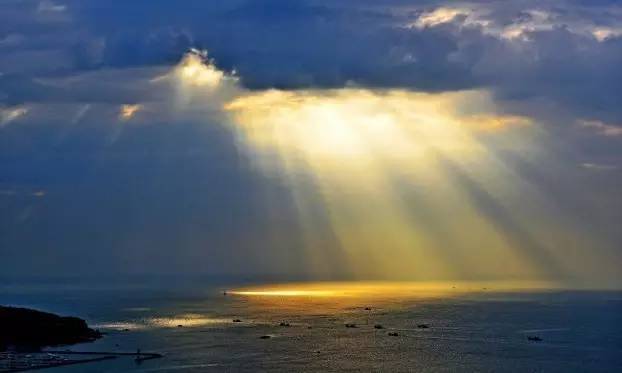 "丁达尔现象"在湖南出现,光芒万丈十分耀眼,这现象是好是坏