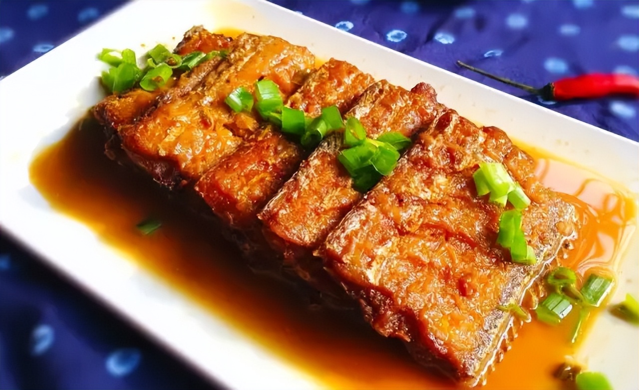 每日家常菜谱:红烧带鱼段