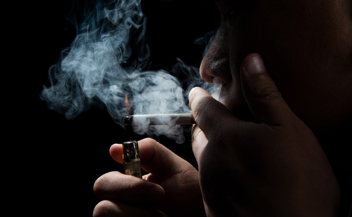 医生提醒:4种行为伤肺要尽早避免,一种茶水养肺请坚持饮用