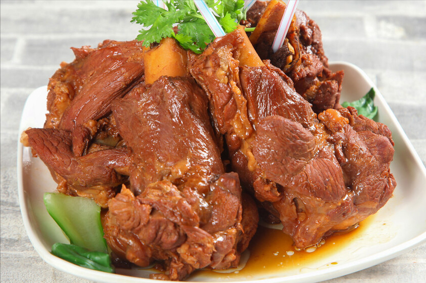 东北酱大骨,大厨分享独家做法,酱香浓郁软烂脱骨,大口吃真过瘾