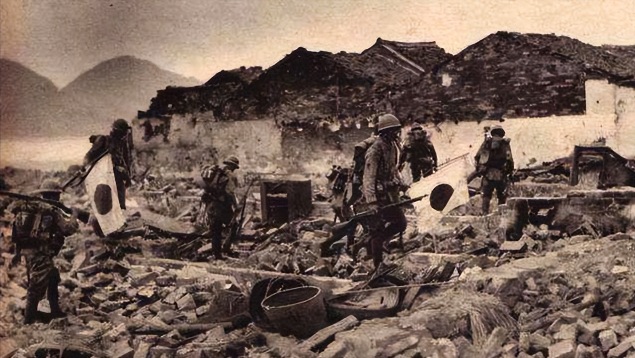 日军放火烧房,房里只见一大堆烧焦的人骨,横躺竖卧,好不凄惨