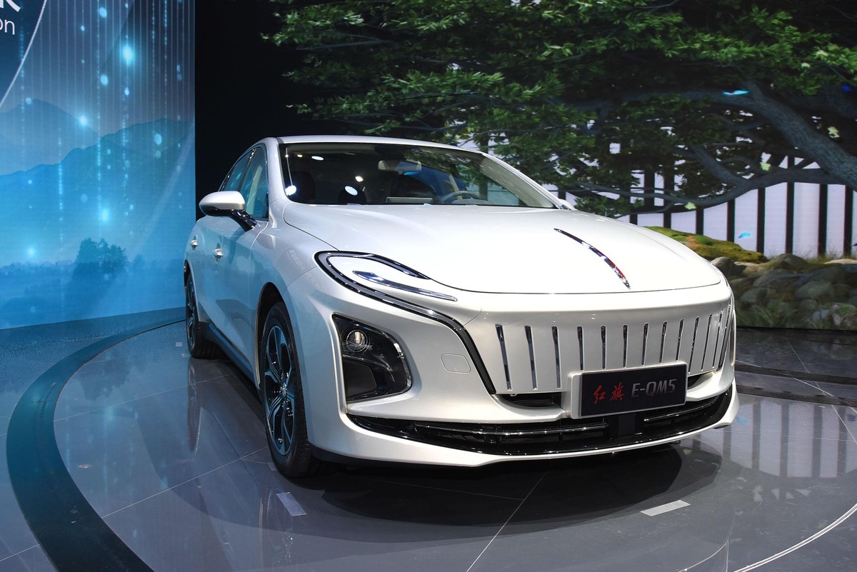 售价23.98万元,主攻纯电出行市场,红旗e-qm5新增车型上市