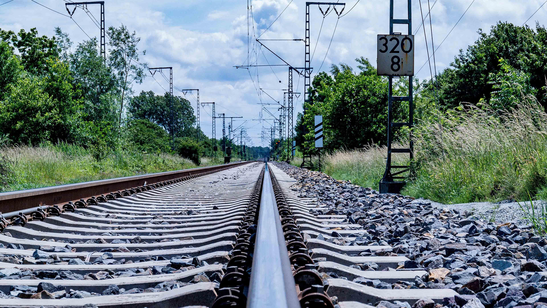 12月下旬,外表善良,内心邪恶,表里不一,需要防范,爱情要谨慎