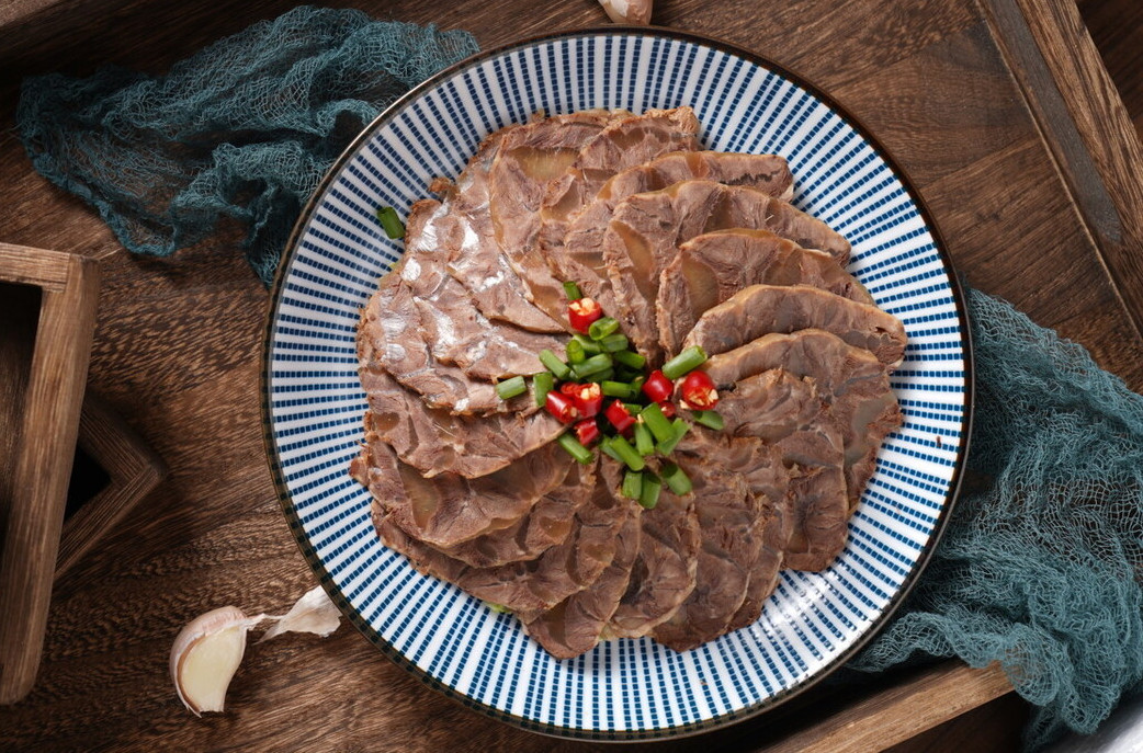 教你家庭秘制酱牛肉配方,学会这做法,酱香十足,口感紧实超入味