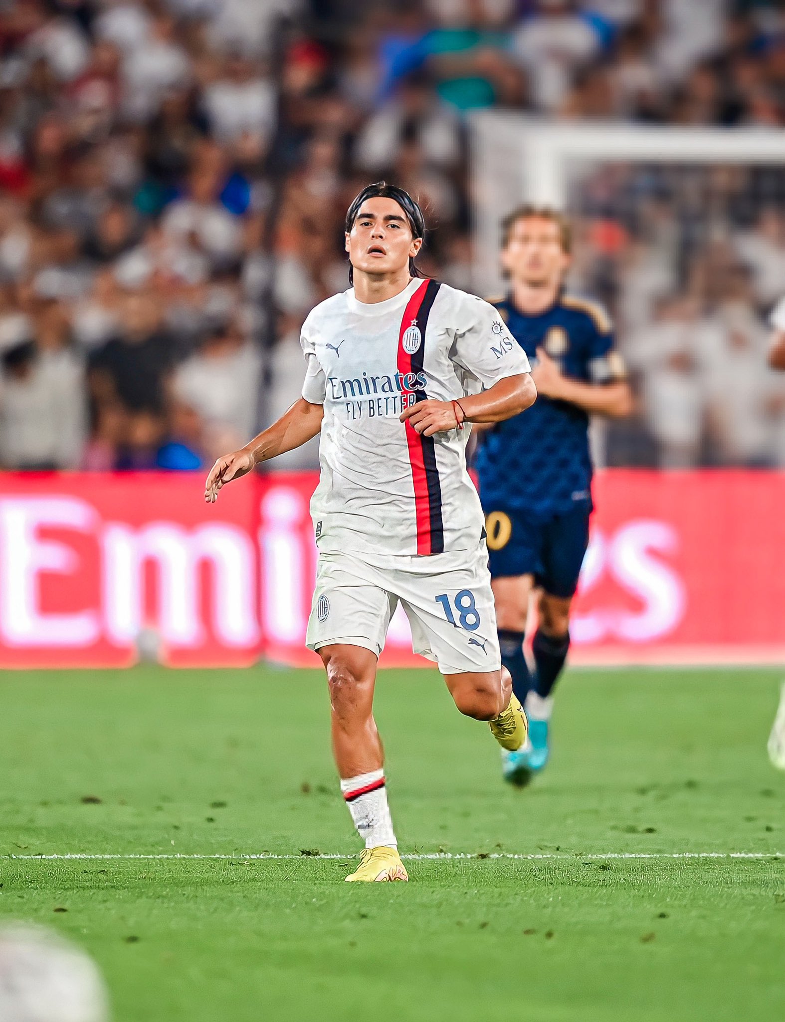 巴萨的亚马尔和ac米兰的卢卡-罗梅罗,谁天赋更高?