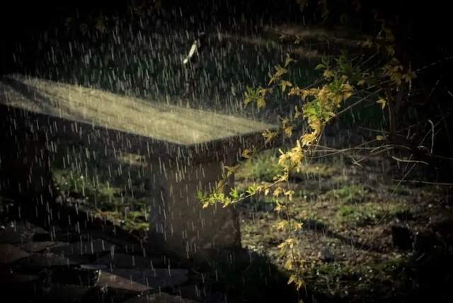 雨夜农村图片