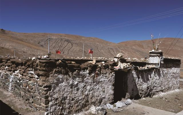 西藏日喀则拉孜县,最高海拔村庄搬迁了,海拔下降800多米