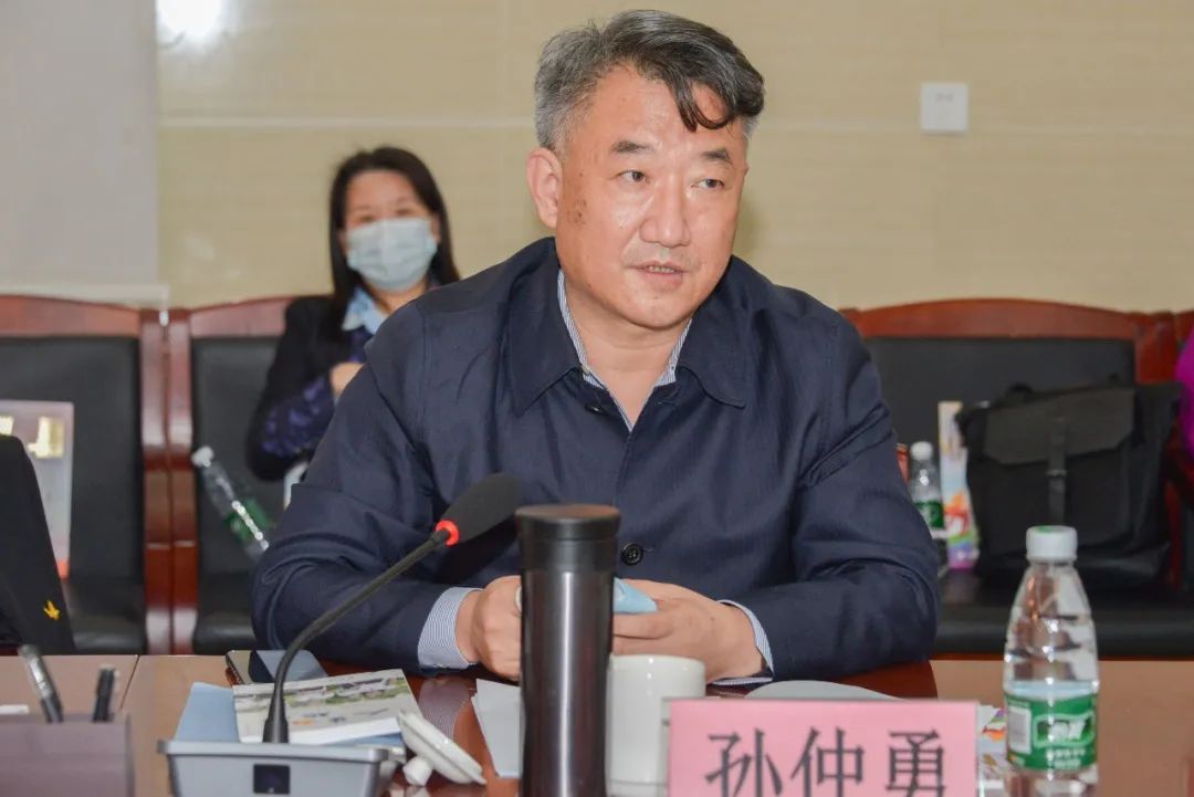 龙岗区委副书记孙仲勇率队到深圳市携创高级技工学校考察指导工作