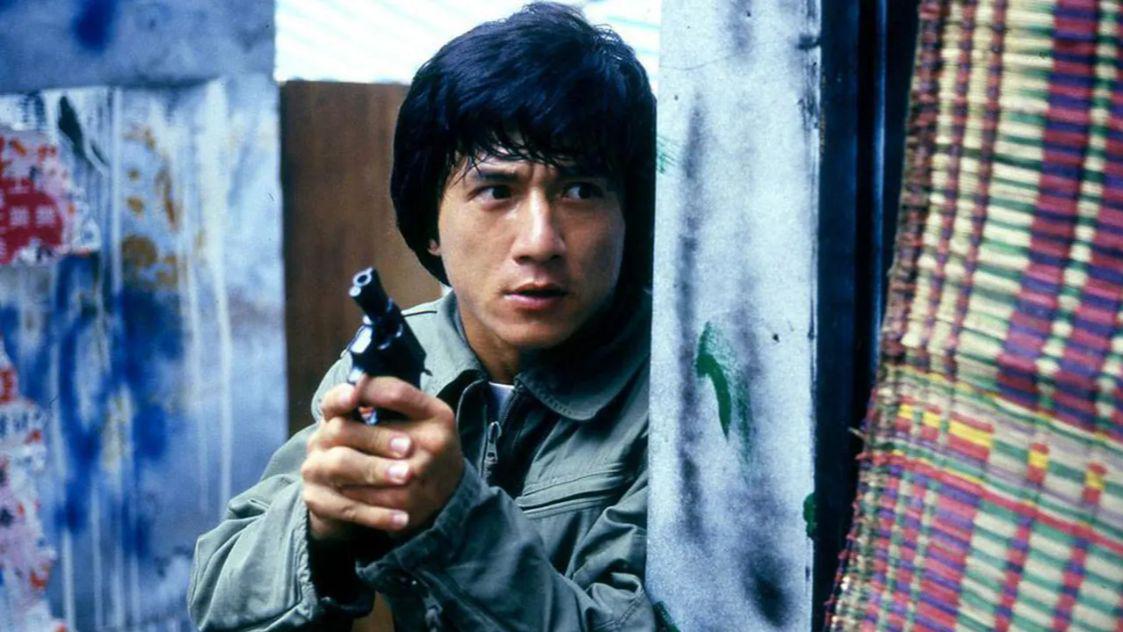 成龙早年受访片段再遭热议,嘲讽李小龙武术花拳绣腿