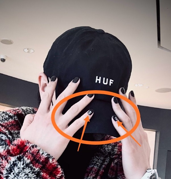 黄子韬发照新美甲炫耀,首晒美甲细节照,我被小拇指美甲设计感动