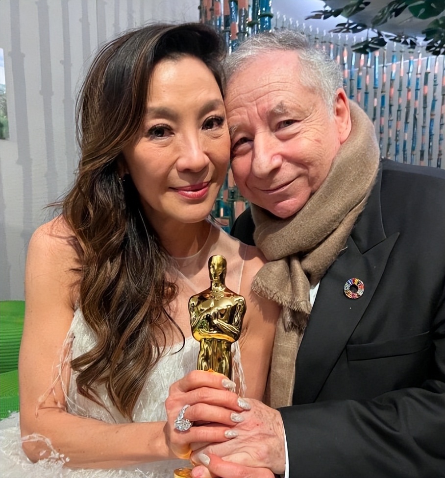 恭喜!61岁杨紫琼结婚办婚礼,结束19年恋爱长跑