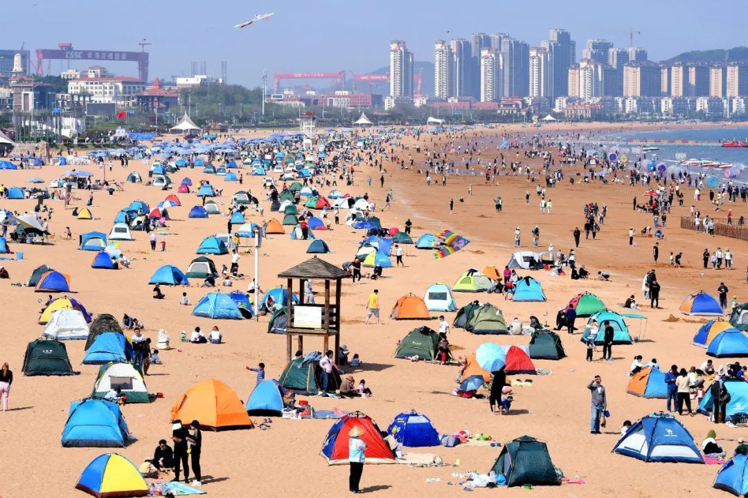 一例就封城的地方变多了,五一黄金周不热了,该重视一下民生了