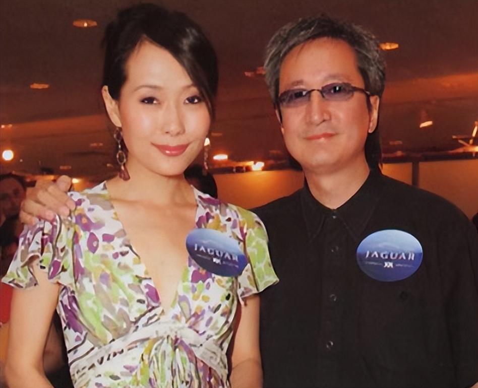 叶童和富商老公庆祝结婚35年!日本餐厅脸通红,头发花白无子女