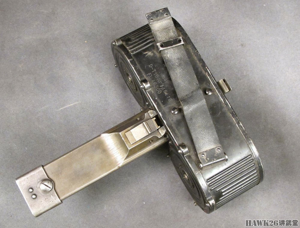 图说:德国mg34机枪使用的供弹具 两种弹鼓本质不同 很容易混淆