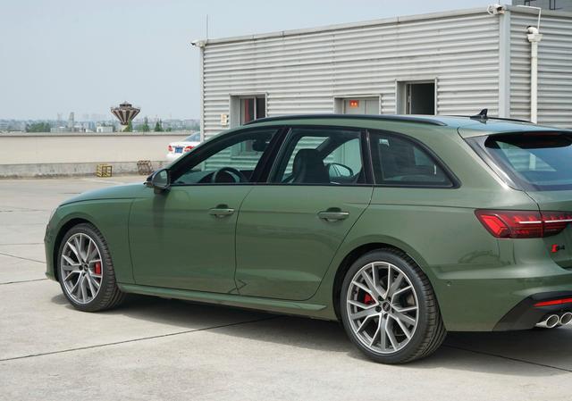 进口奥迪 s4 avant:豪华运动旅行车的代表
