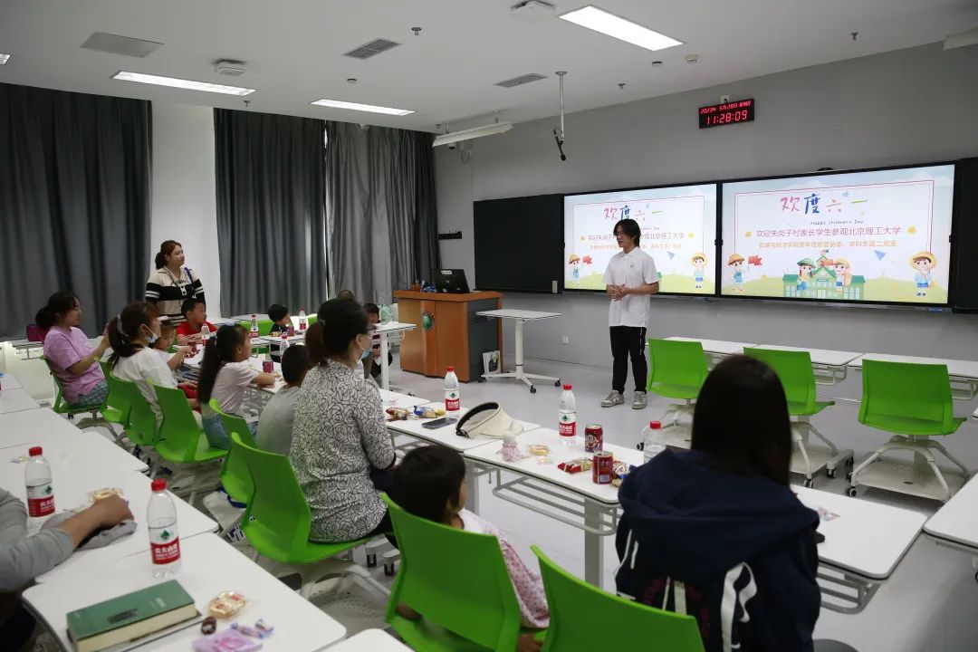 朱岗子村和北理工经管学院联合党支部开展红色"1 1"主题活动