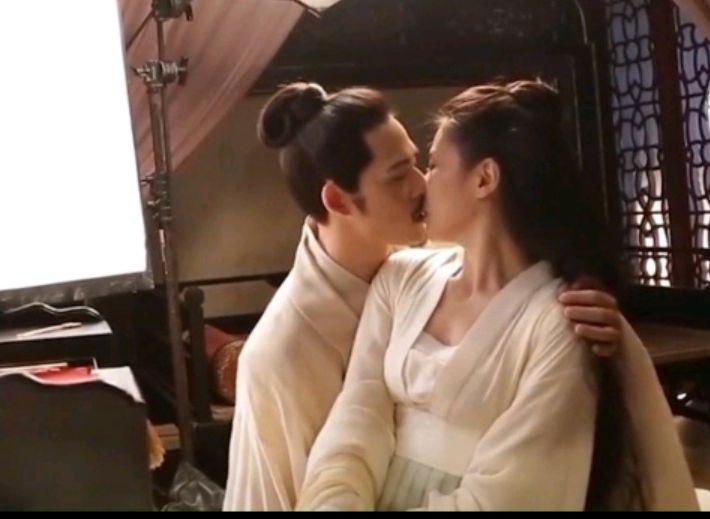 曝光刘涛吻戏花絮,两人镜头前幸福接吻,过于亲密简直不敢直视!