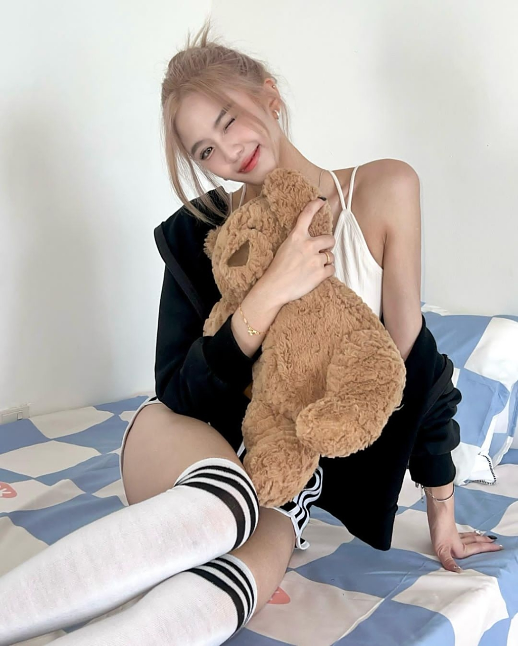 白袜少女"长腿女神