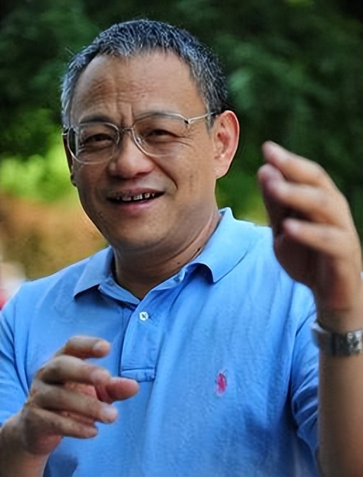 湖北富豪艾路明:靠卖尿发家,生产全球半数避孕套,身家超100亿