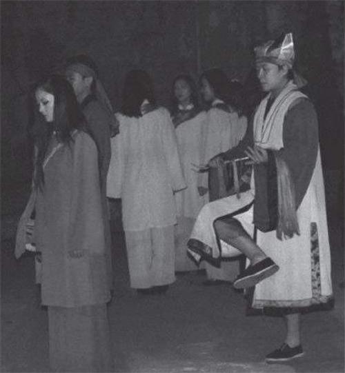 湘西"赶尸匠"田铁武:现场表演赶尸过程,揭开赶尸术神秘面纱