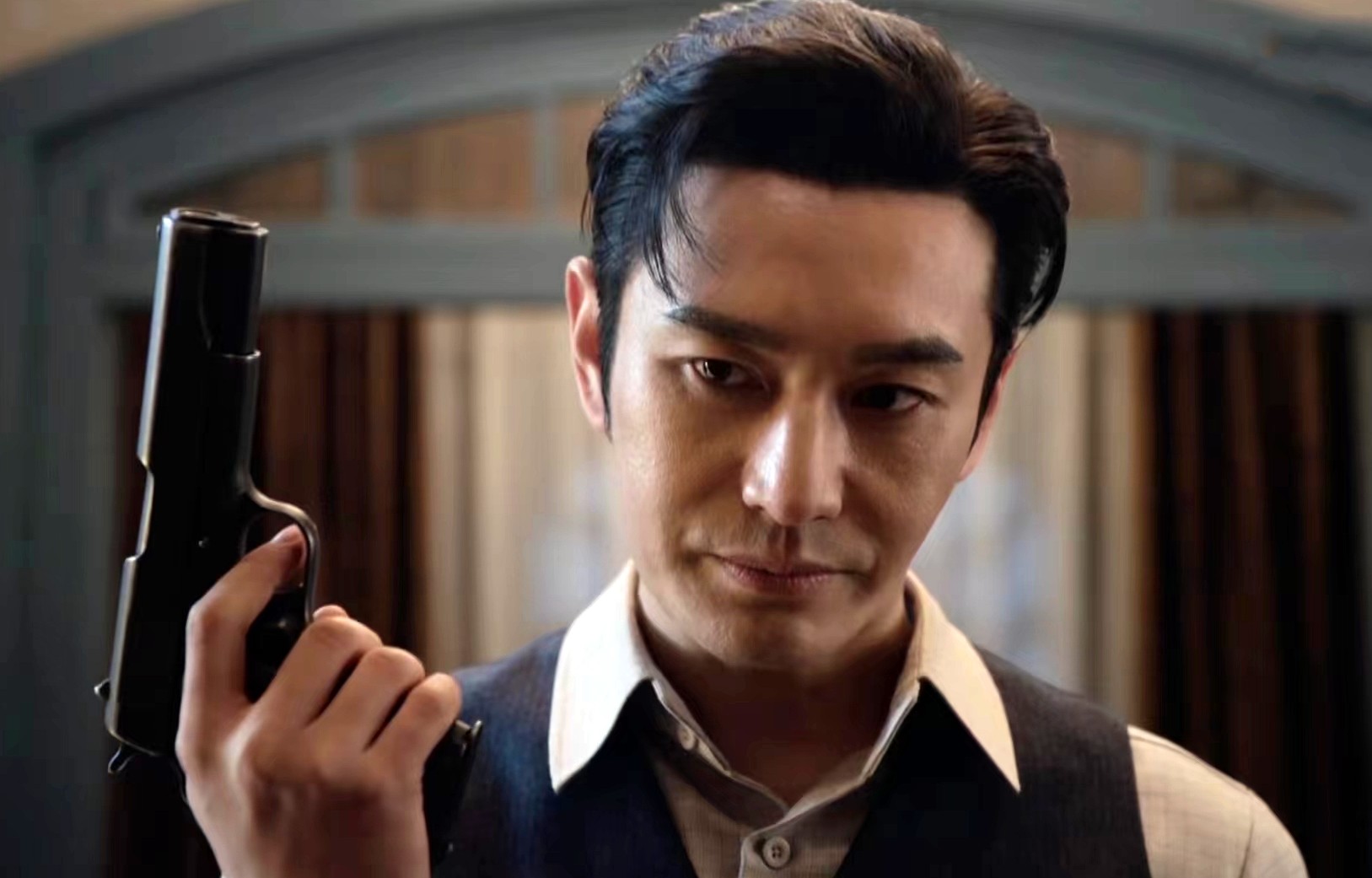 《潜行者》:方嘉树的身边埋着三颗雷,他迟早会付出惨重的代价