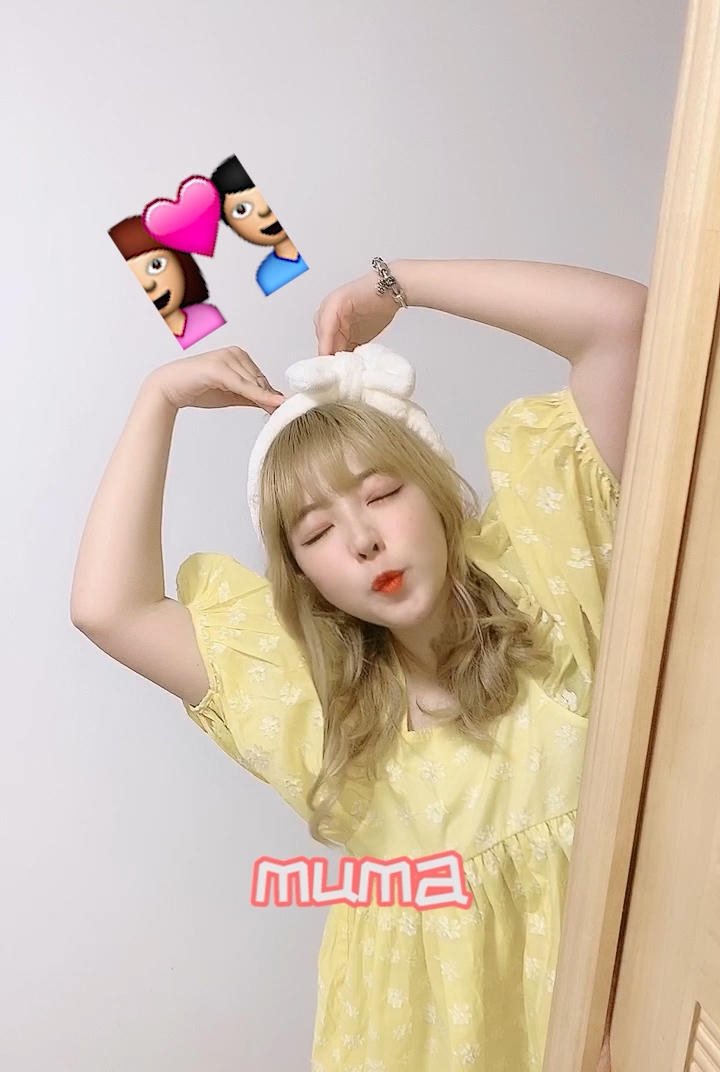 万小七人气全方位碾压郝一点?俩人合拍视频,口碑差距有点大