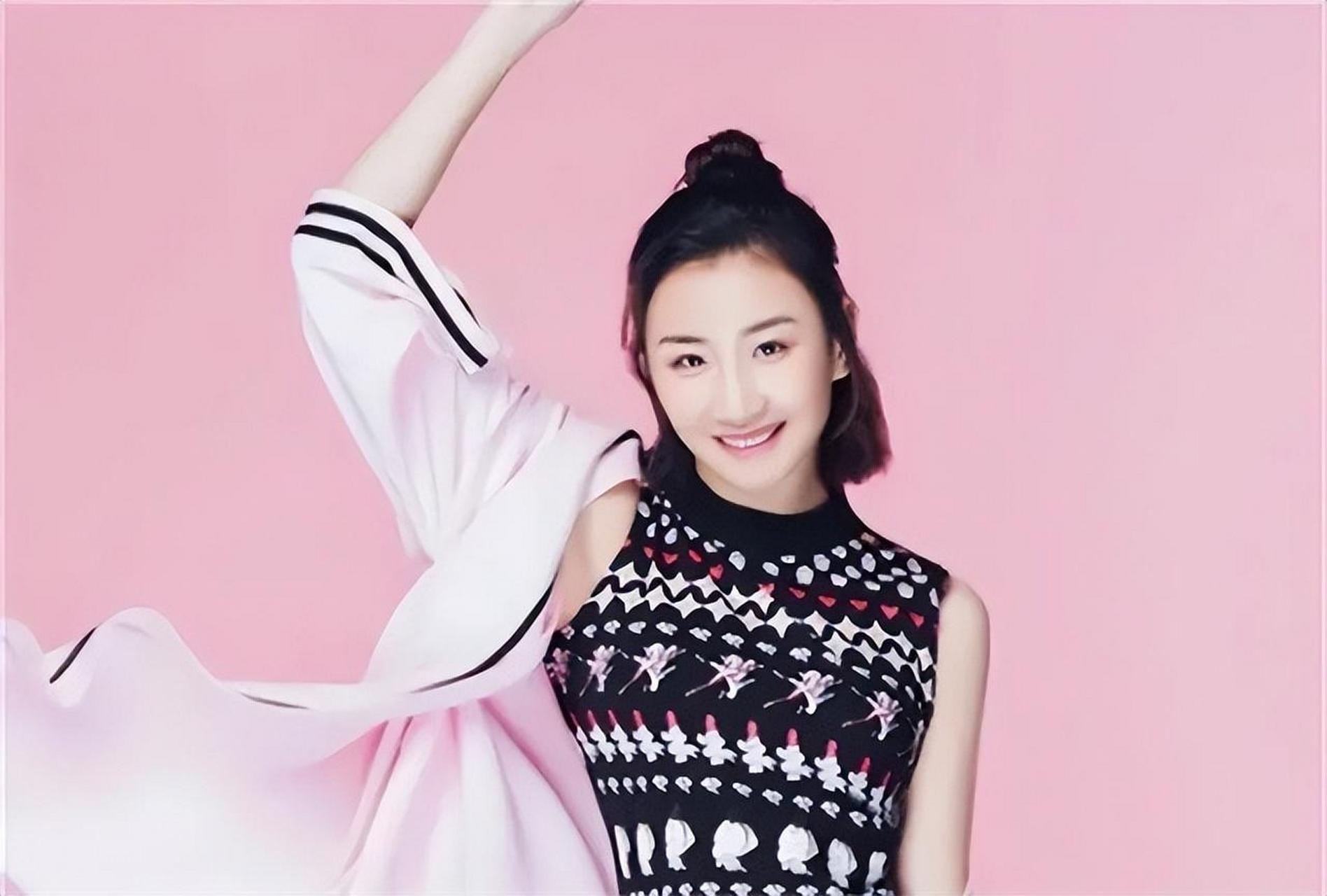 何雯娜,这个名字在中国蹦床界可谓是家喻户晓.