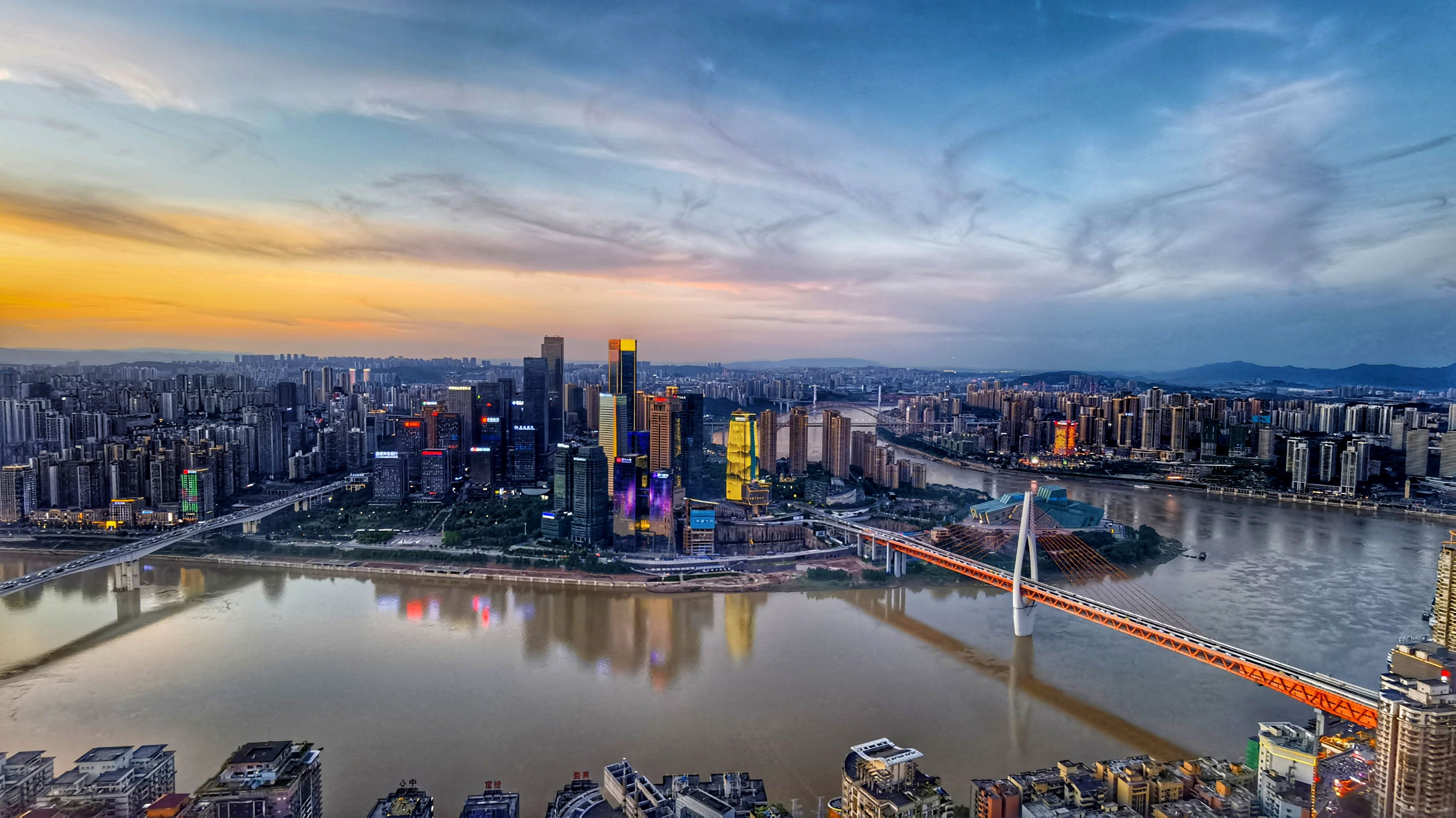 你准备好了吗?那就跟我一起出发吧!第一个地方是重庆