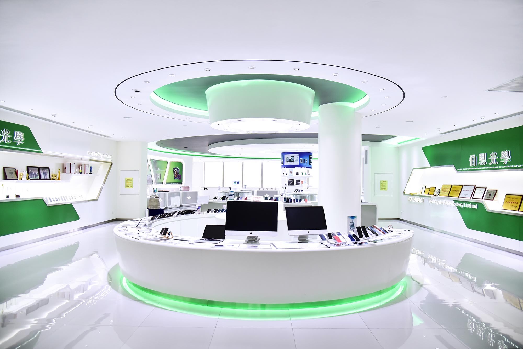 伯恩光学突破手机外观设计的限制,打造玻璃背板的细节之美