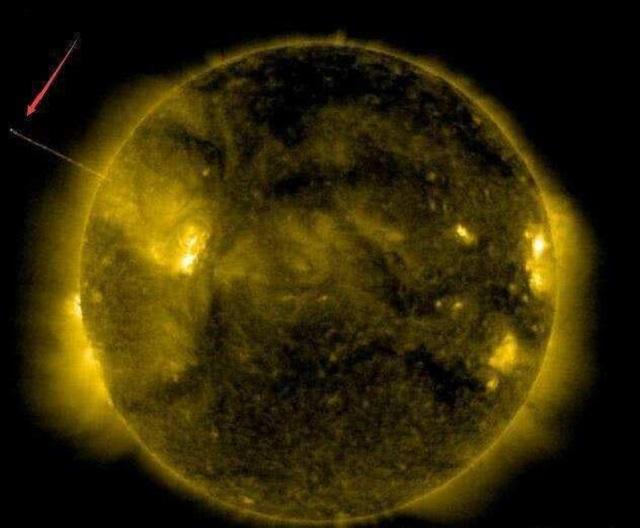 拍到不明飞行物排成菱形,吸取太阳能量,科学家也解释不了