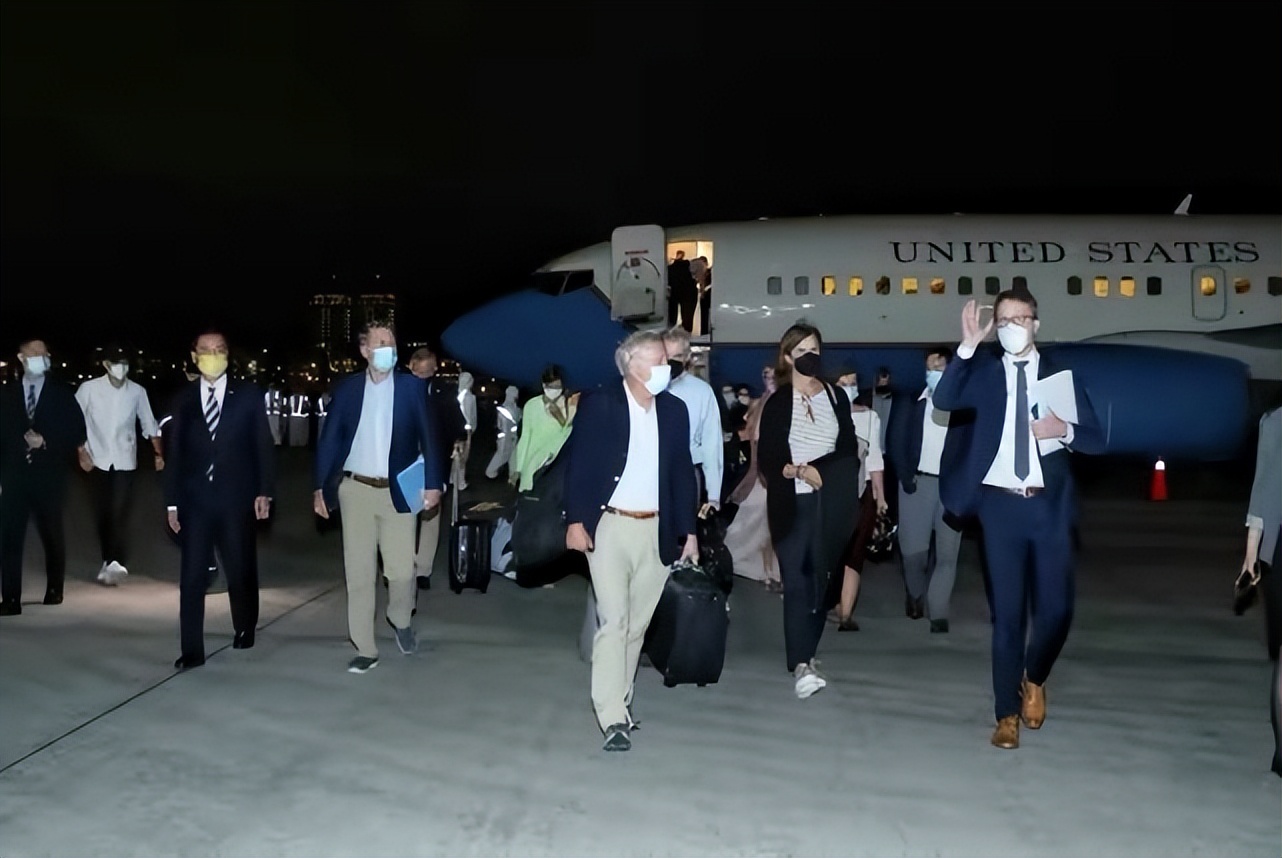 美议员代表团窜访台湾,或为佩洛西访台打前站?中方再发严正警告