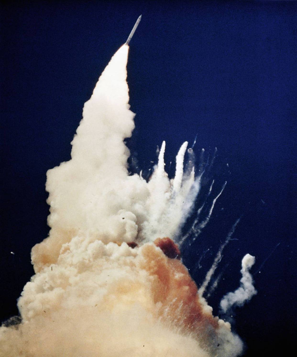 历史上的今天 1986年1月28日 挑战者号航天飞机升空后爆炸(多图)