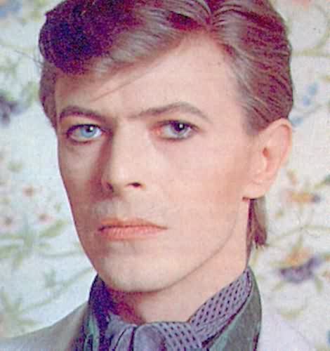 14岁被戳伤左眼,意外形成绝色异瞳!入狱照太帅直接被当专辑封面