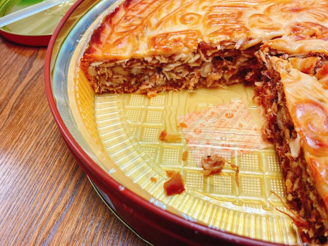 吴川金九五仁金腿月饼,两广人都熟悉,一饼二斤重,送礼气派有面