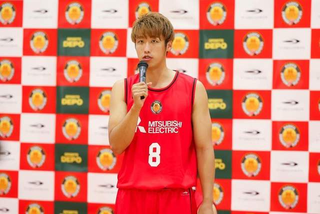 华裔日籍篮球队员张本天杰