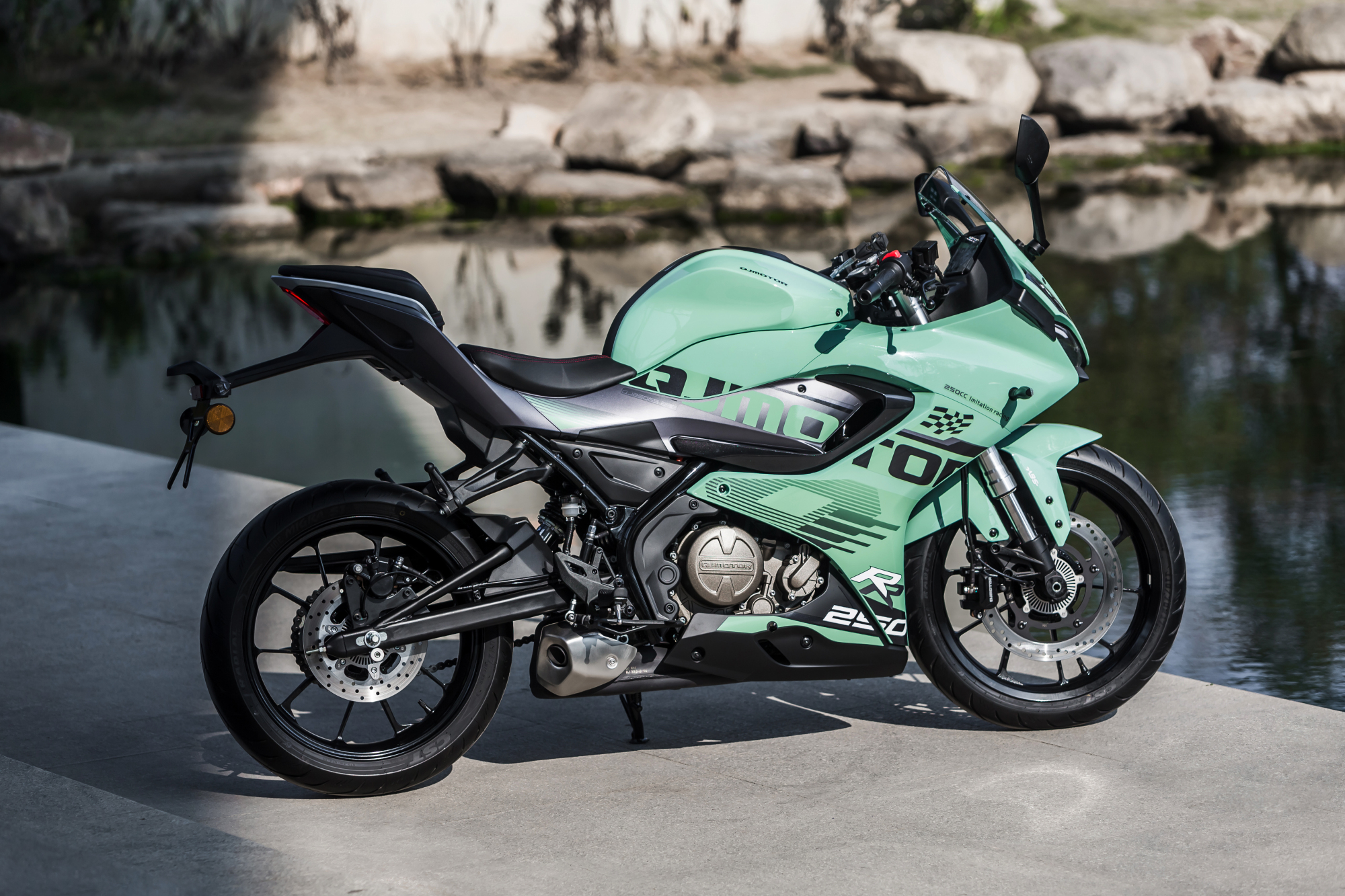 青春年华,燃擎而生!qj赛250新旧版本横向对比!