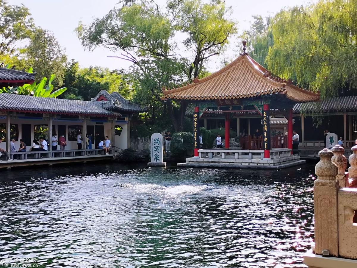 山东有座"狗屎山",因为长得不是地方,被修路的工人直接平掉了