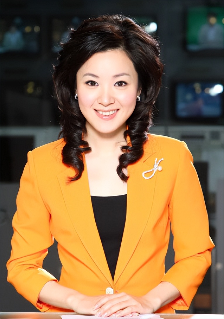 央视美女主持章艳:江西南昌走出的名人,45岁依旧美艳但婚姻成谜