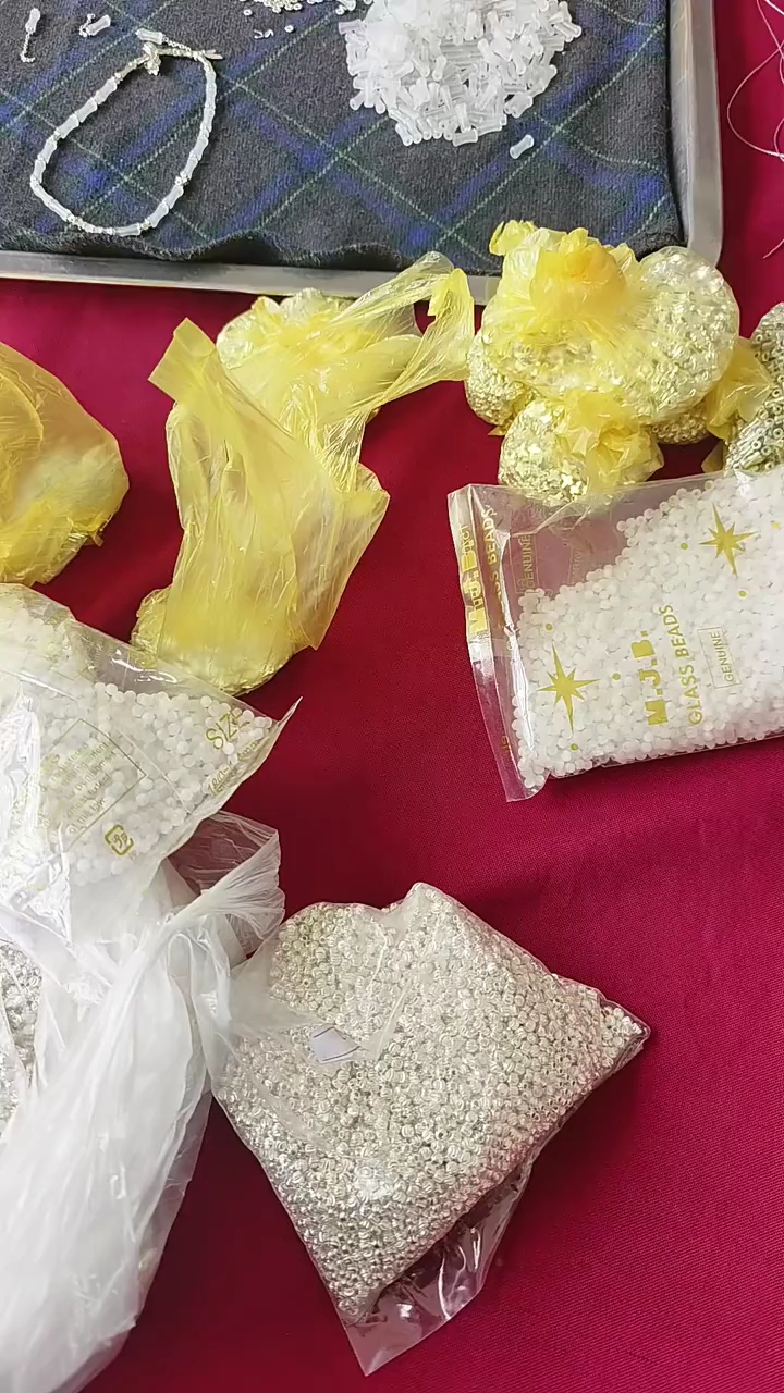 大家都出去看人了,我在家做手工活#手工活外发#串珠子