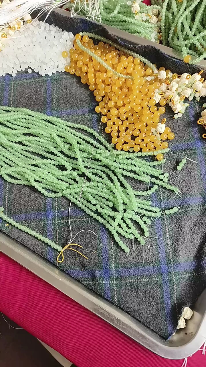 串珠项链手工活,宜春的姐妹想做可以来拿,外地的想做也可以外发