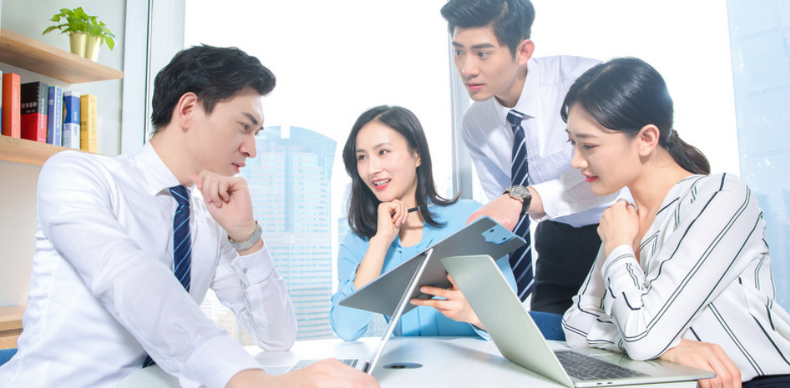 在职场中,学历常常是很多人的短板.