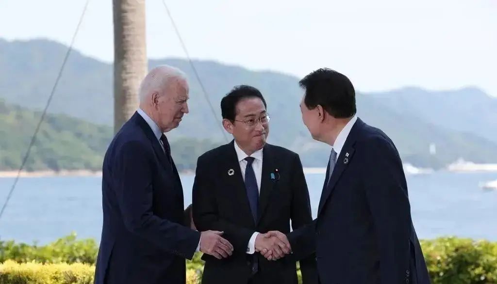 三国会盟,韩媒:美日韩三国站在一起,全世界都会感到紧张