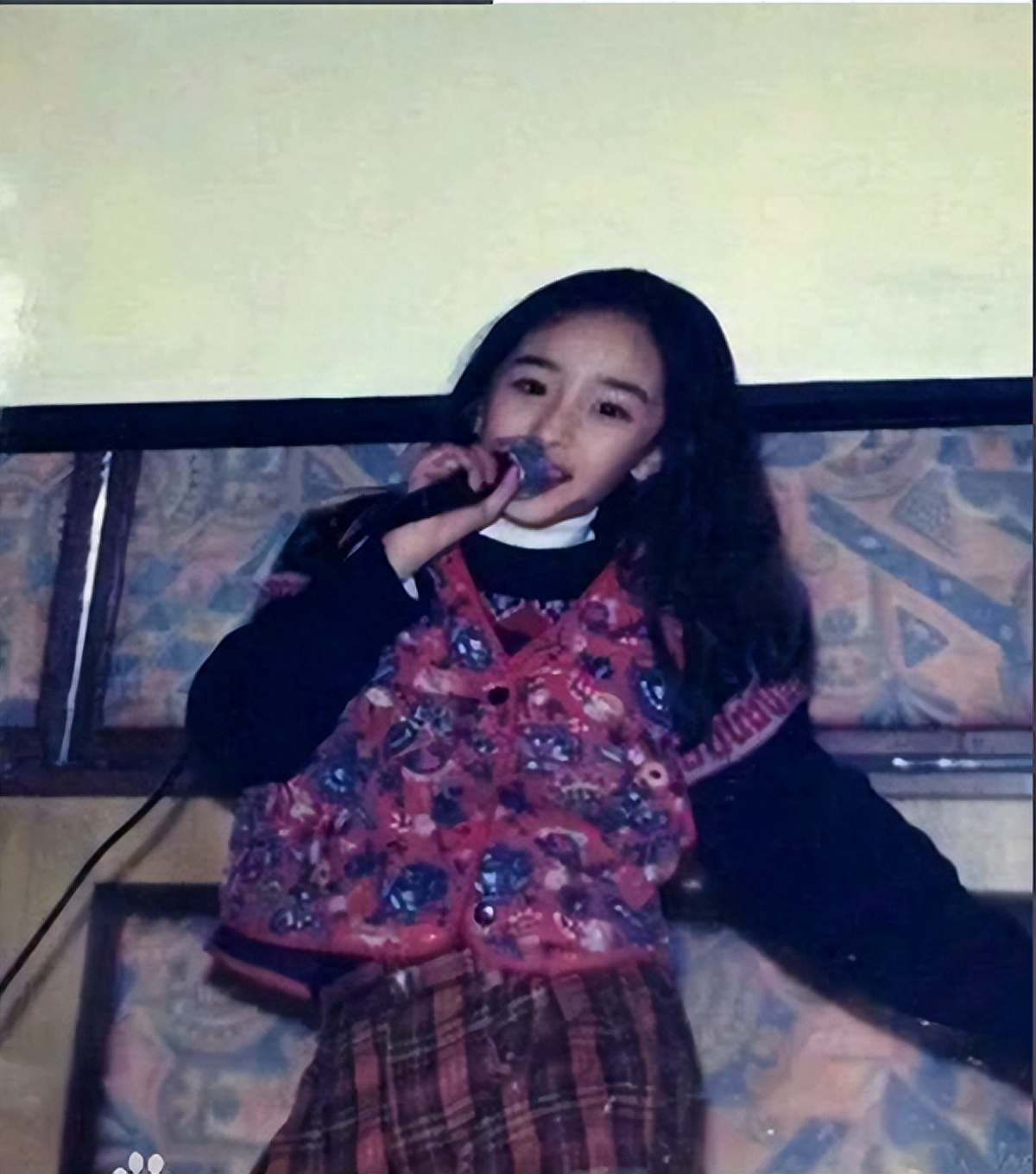 一小可爱杨幂是地道的北京小妞从小住在牛街附近父亲杨晓林是位