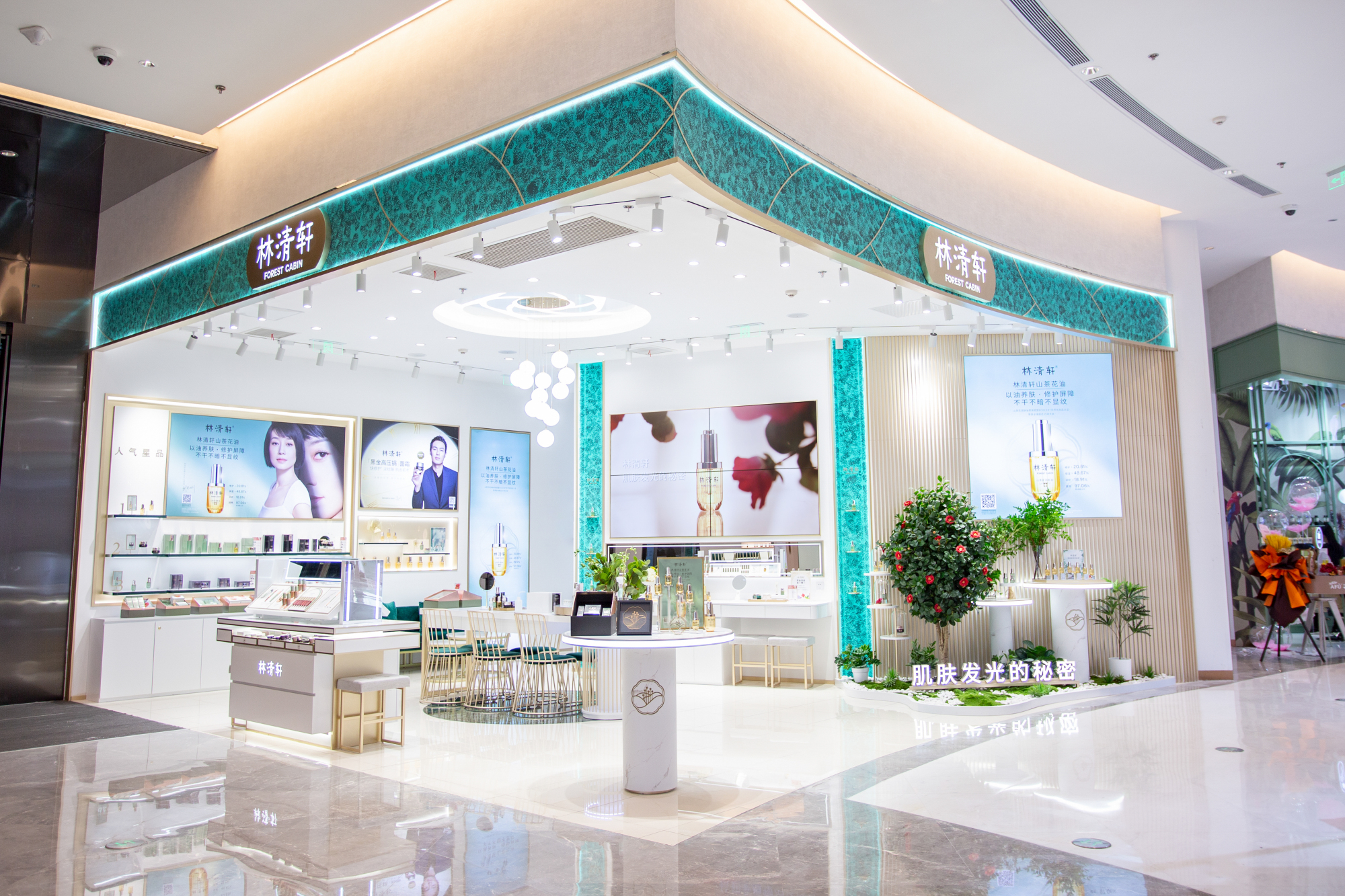 林清轩上海大宁久光店在刚刚落幕的"6·18"大促中,林清轩山茶花油更是