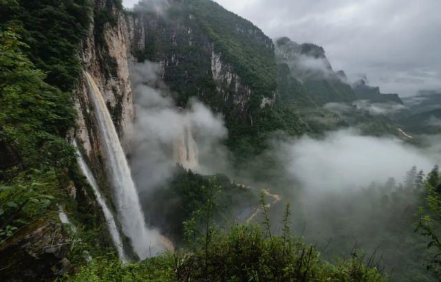 湘西小龙洞瀑布图片