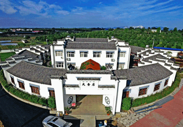 天香居或民俗村都是不错的选择哦.