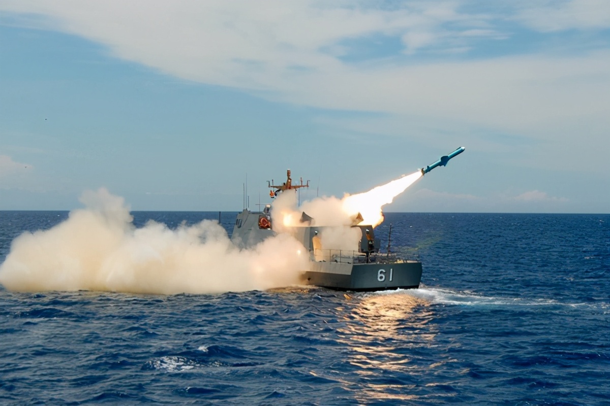 台当局下放开火权,允许对大陆船只开炮,用粗暴方式扣押大陆渔船