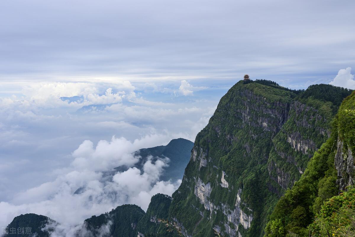 峨眉山,雄秀西南,秀甲天下,金顶佛光照大千